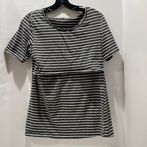 Short Sleeve Nursing Top - Picture 1 of 4